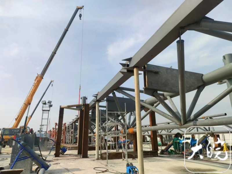 BOB半岛·体育官方平台蚌埠民用机场航站楼地上展开钢构施工